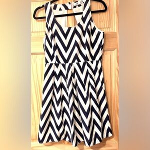 Medium Annabella Navy Blue and White Chevron Patterned Dress with Back Cut Out
